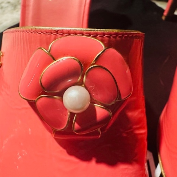 CHANEL CORAL COLORED PEARL ACCENT PUMP SANDALS SIZE 9 - Picture 10 of 16